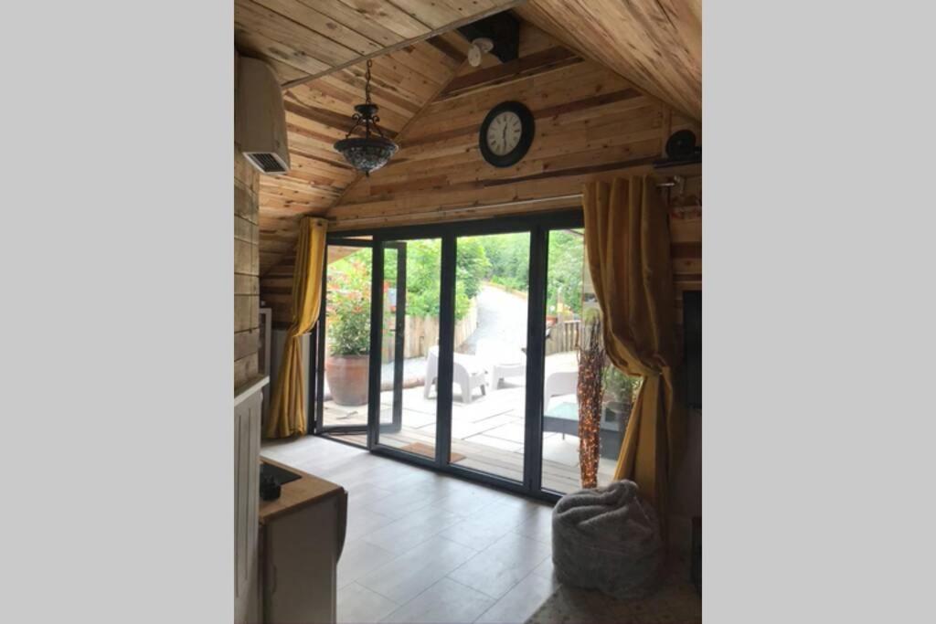 The Shed . A Cosy, Peaceful, 96% Recycled, Chalet. Суонзи Екстериор снимка